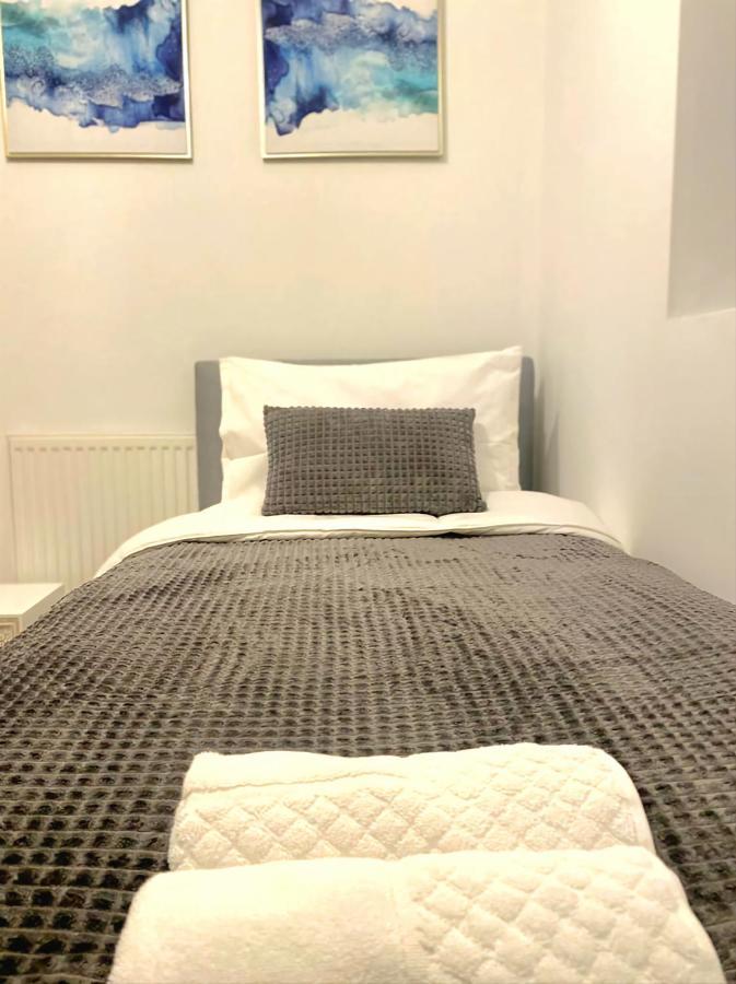 Stylish 2 Bedroom Sleeps 5 - 3 Mins Walk To Mile End Station