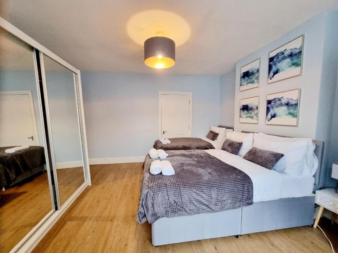 Appartamento Stylish 2 Bedroom Sleeps 5 - 3 Mins Walk To Mile End Station Londra