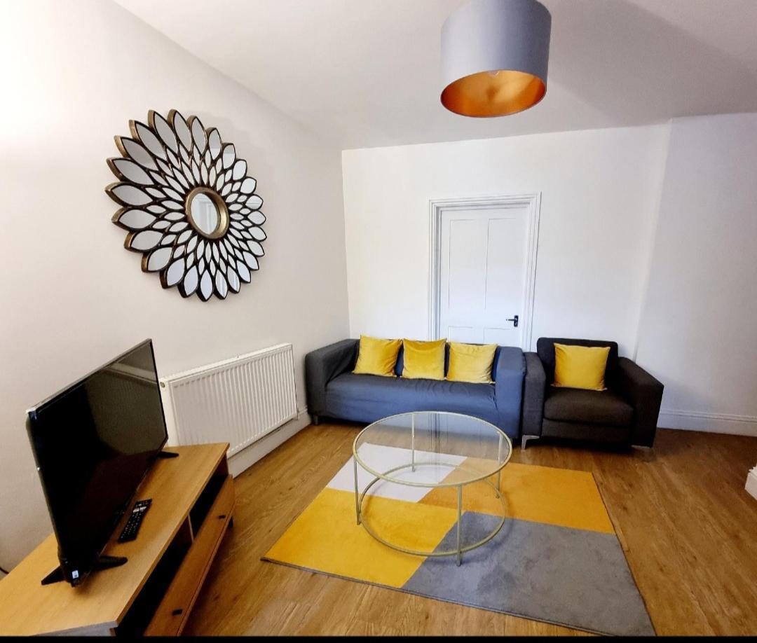 Stylish 2 Bedroom Sleeps 5 - 3 Mins Walk To Mile End Station *